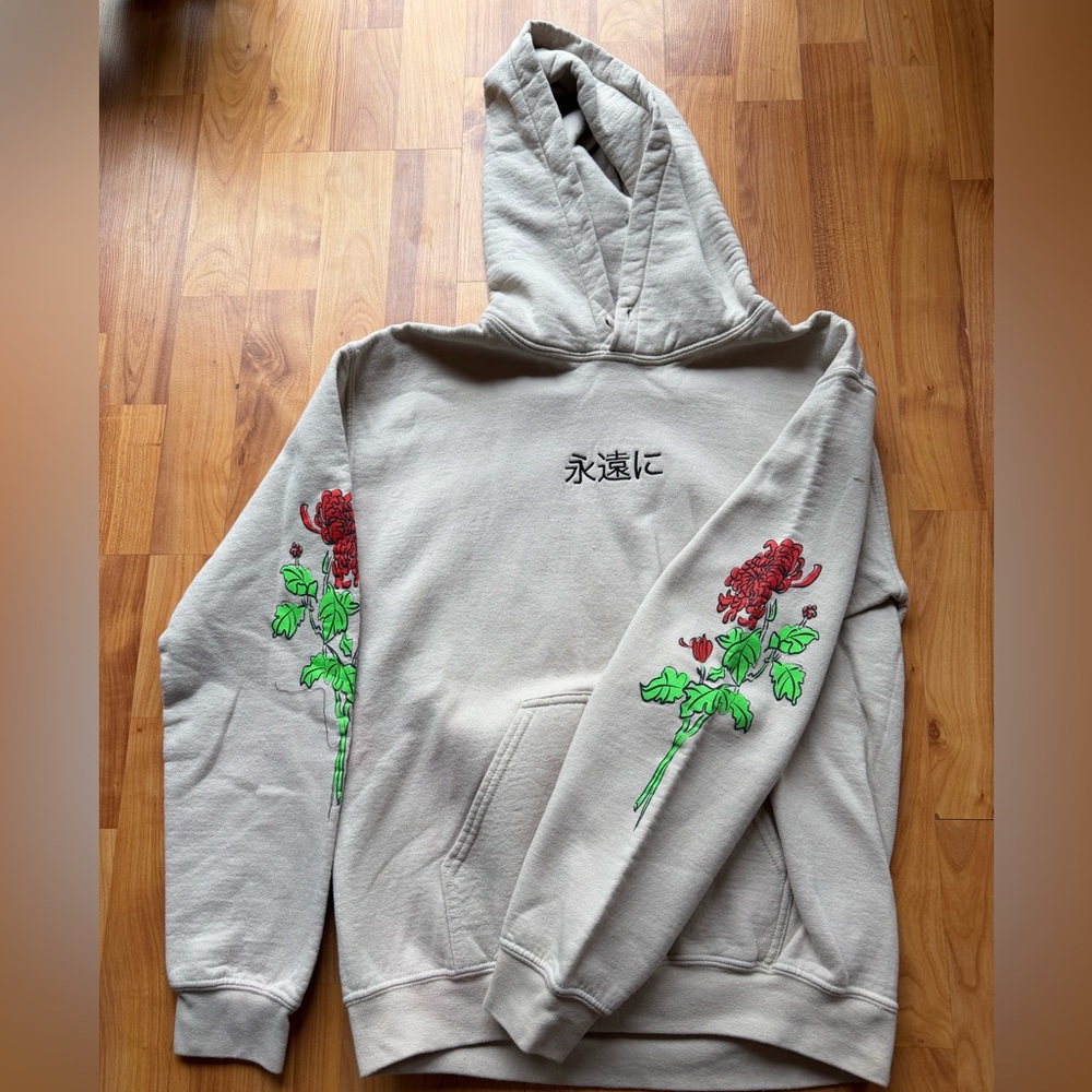 Cream hoodie with Japanese Chrysanthemum